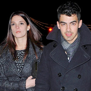 Joe Jonas, Ashley Greene Joe Jonas, Ashley Greene